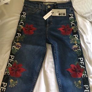 Topshop BRAND NEW jamie style jeans. size 25